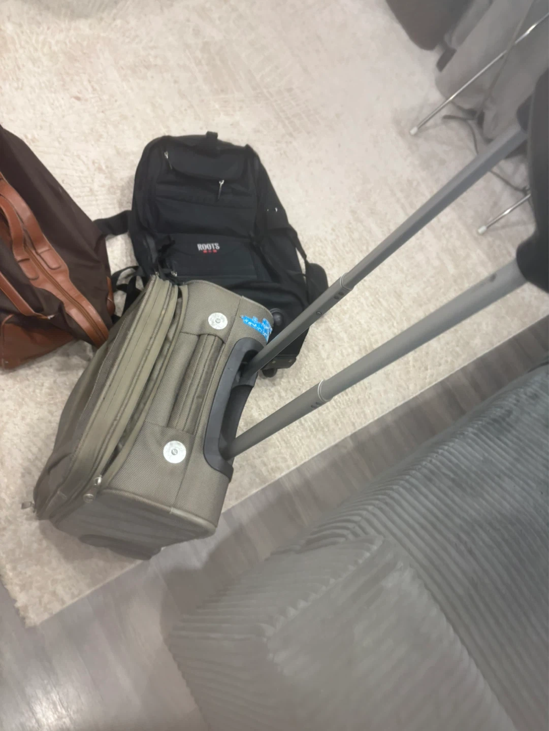 Roots backpack and two suitcases - photo 3