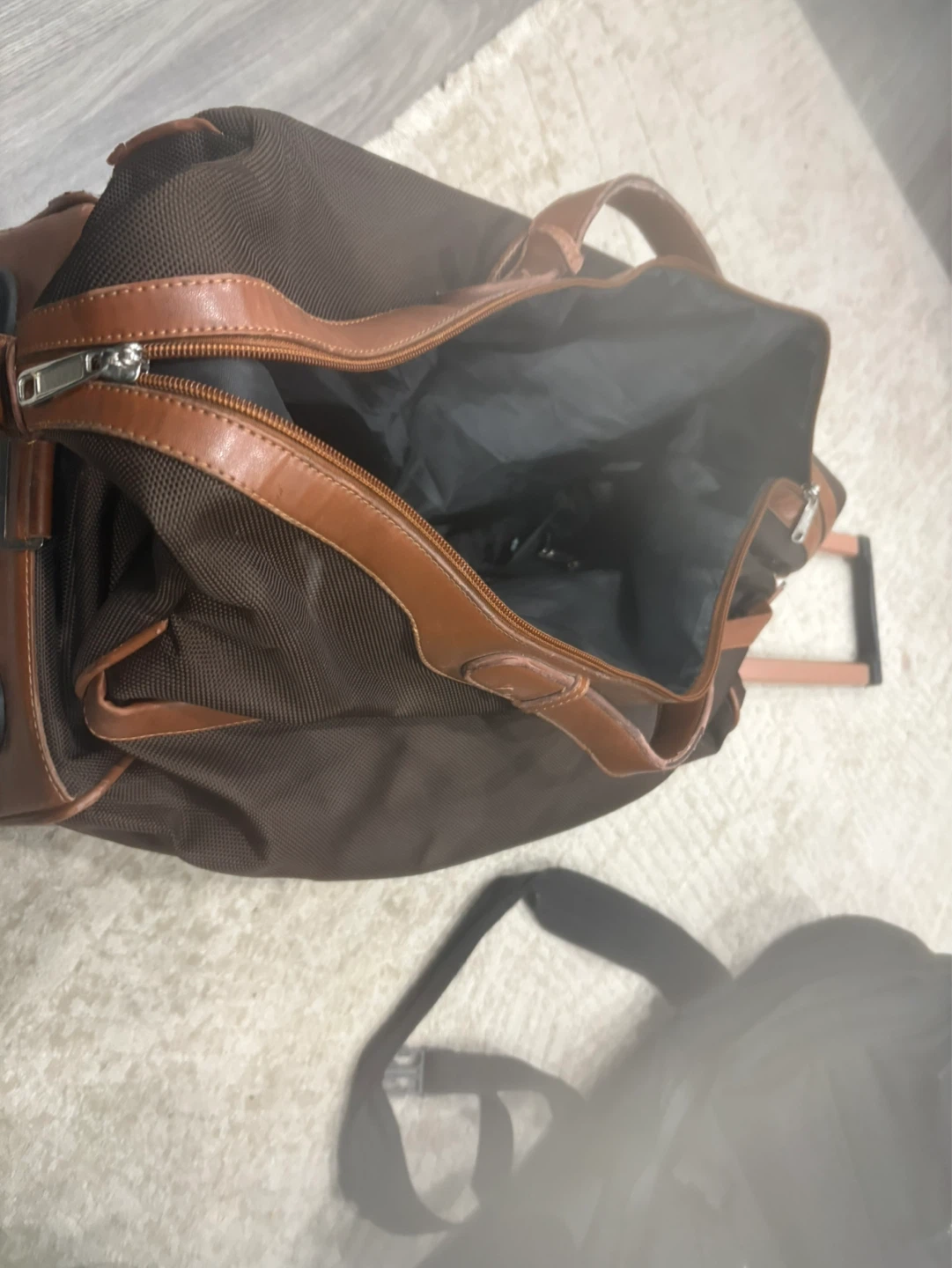 Roots backpack and two suitcases - photo 4