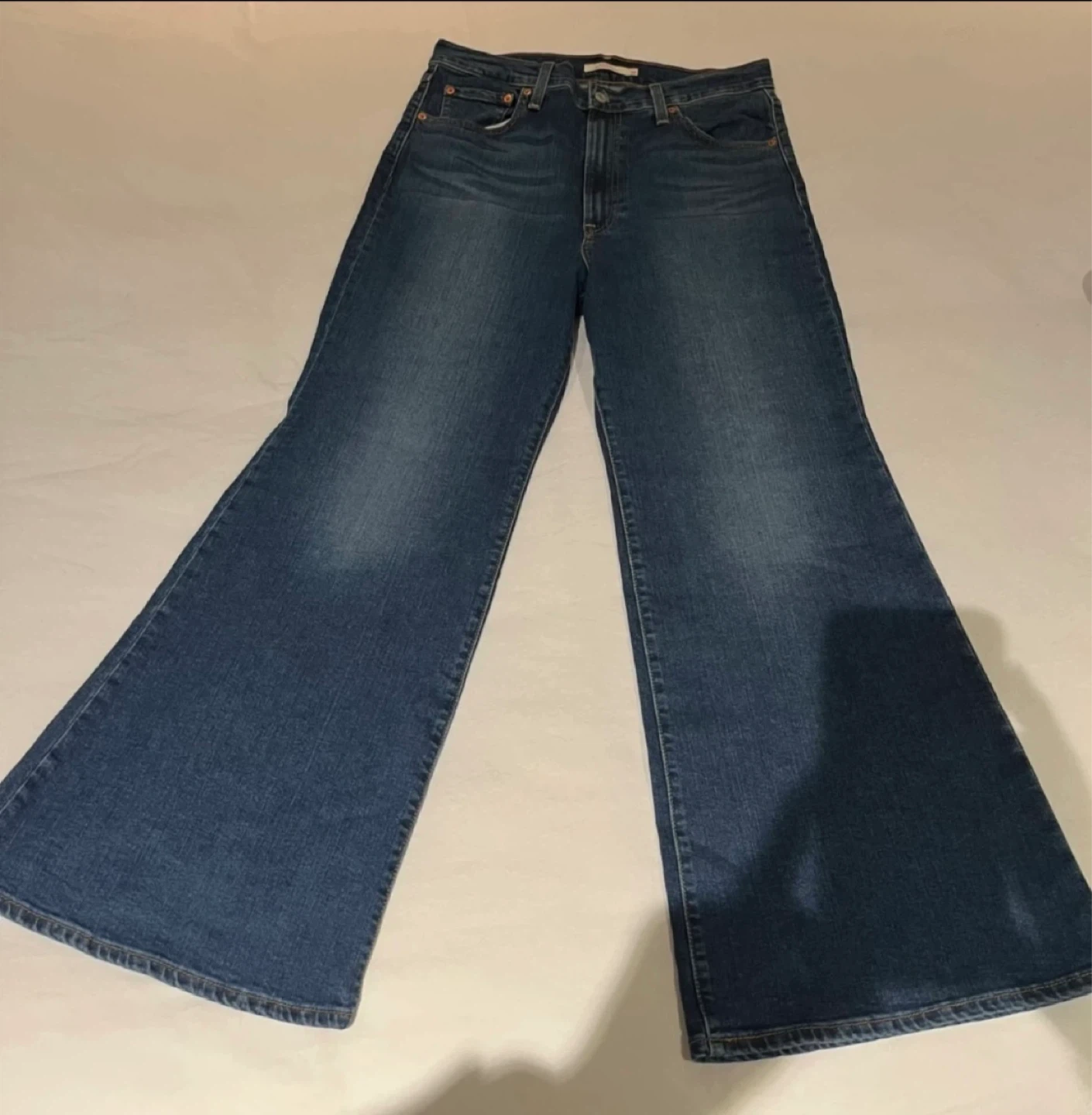 Levi's Ribcage Bell Jeans - Size 32 Brand New - photo 3