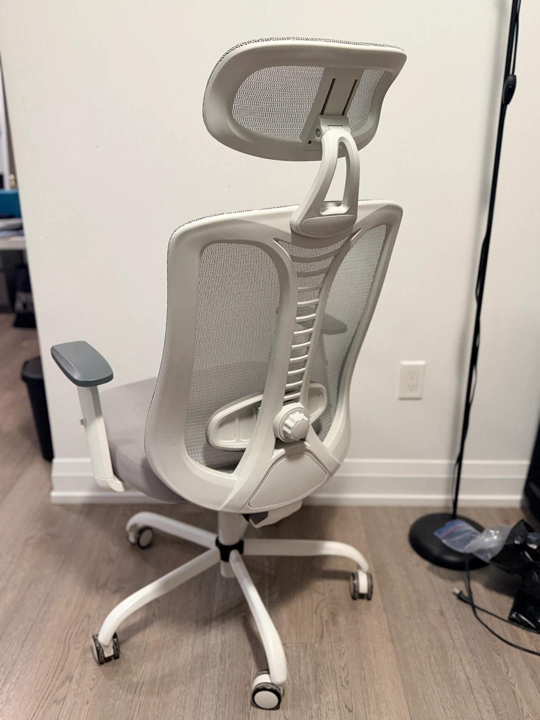 Ergonomic Mesh Office Chair with Headrest - photo 3