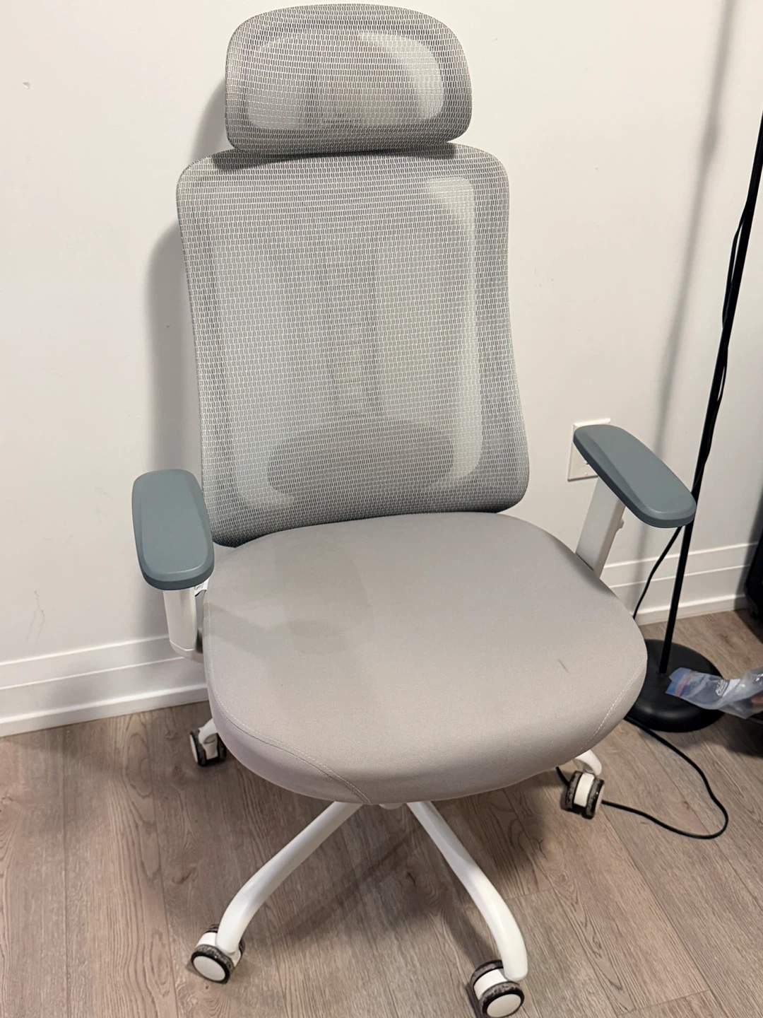 Ergonomic Mesh Office Chair with Headrest - photo 5