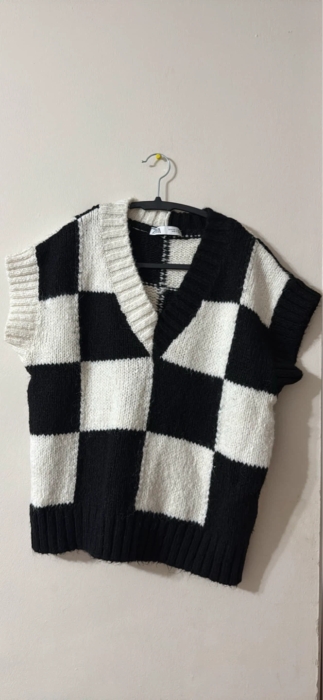 ZARA Black and White Checkerboard Knit Vest