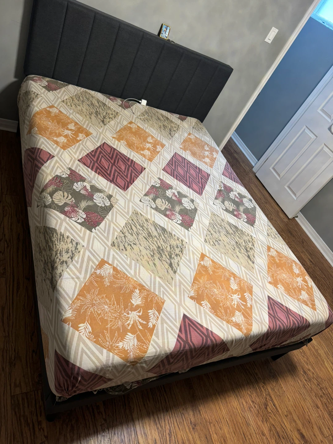 Queen bed - photo 2