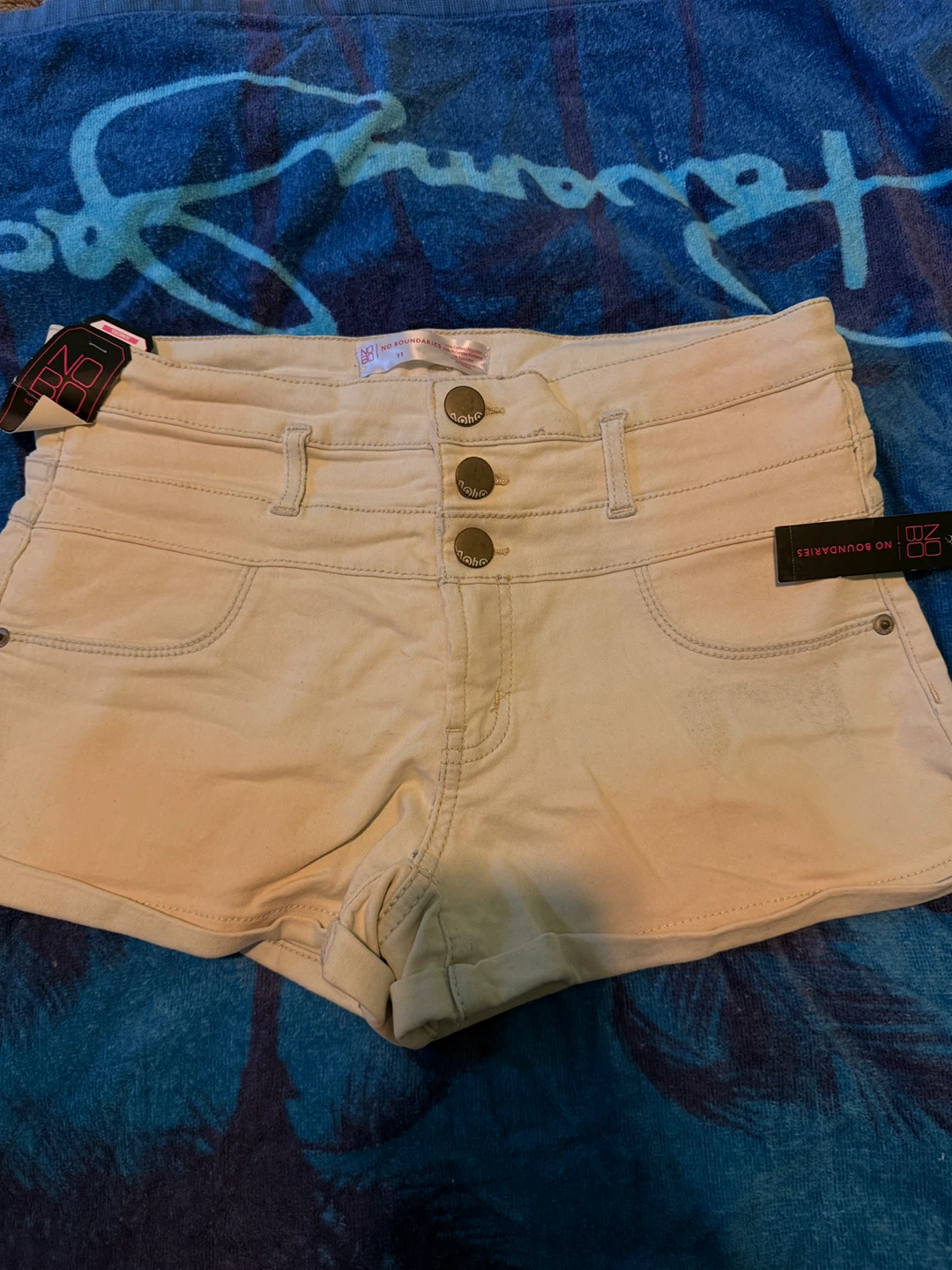 No Boundaries Women's Beige Shorts Size 11