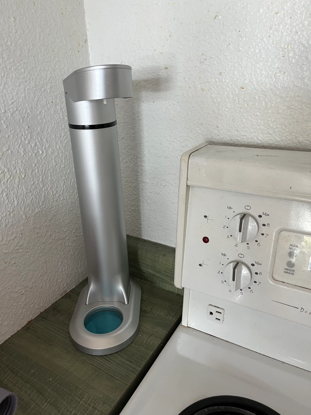 Moving Sale: DeLonghi Espresso Machine & Keurig Milk Frother - photo 5