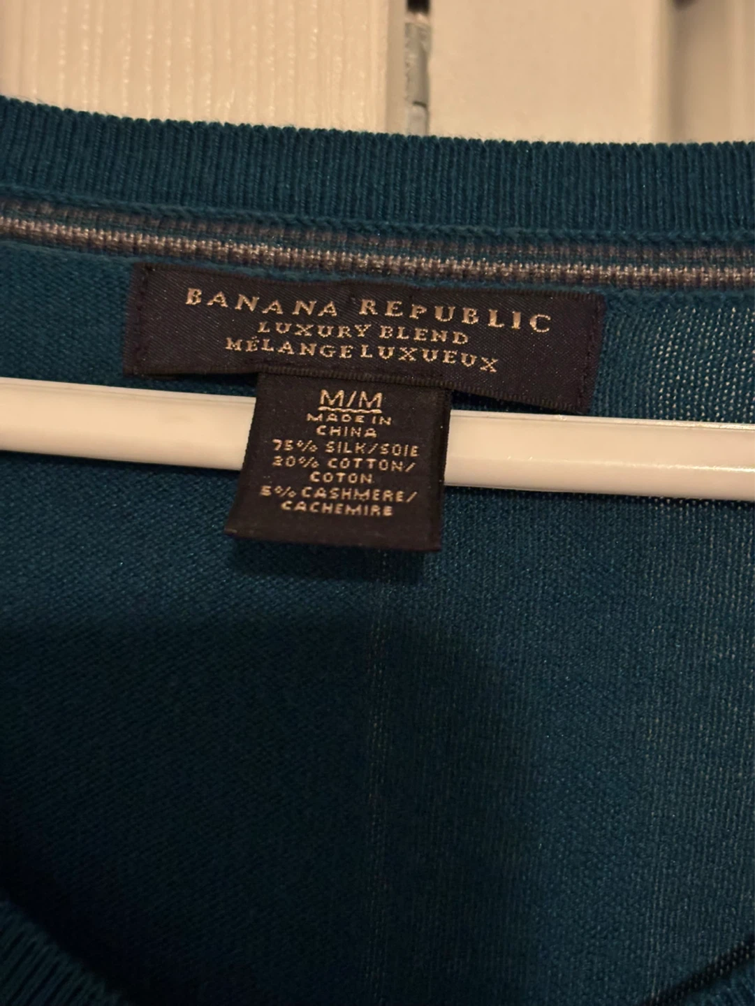 Banana Republic Luxury Blend V-Neck Sweater - Medium - photo 2