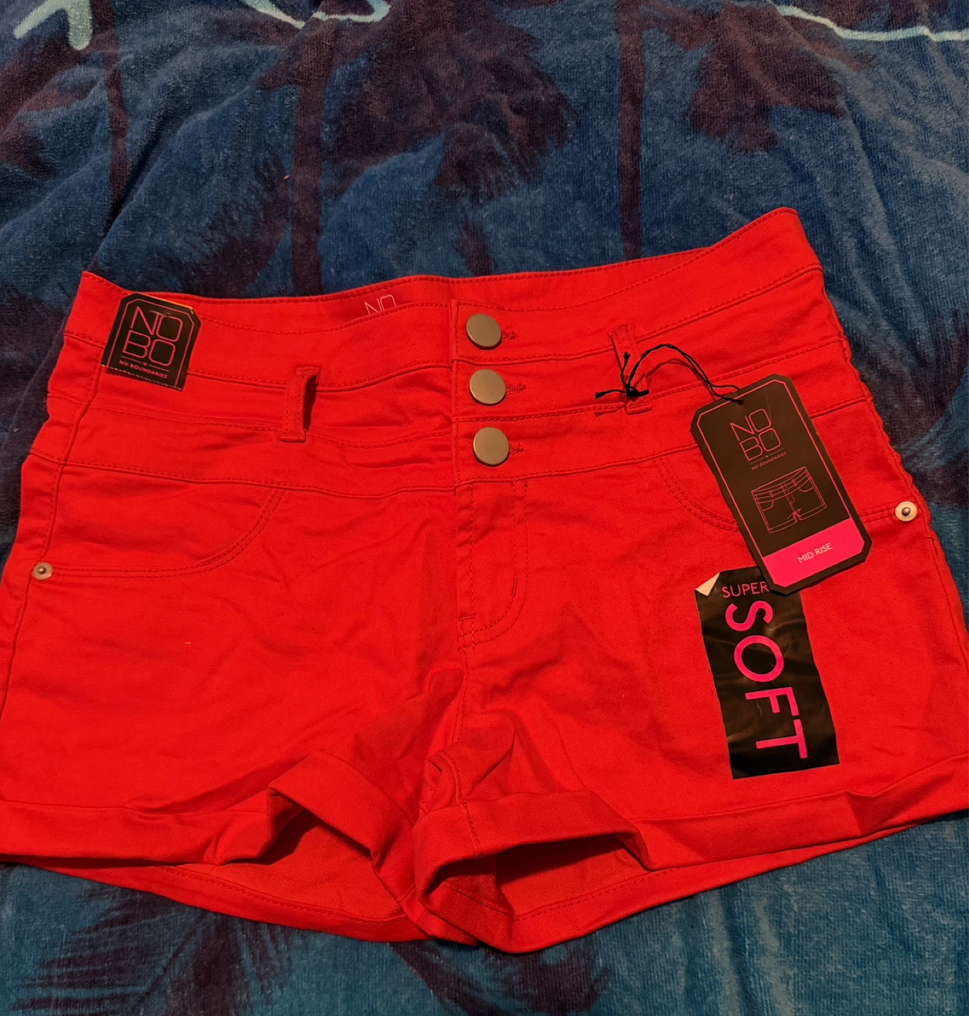 NO BOUNDARIES Red Mid Rise Shorts Size 13