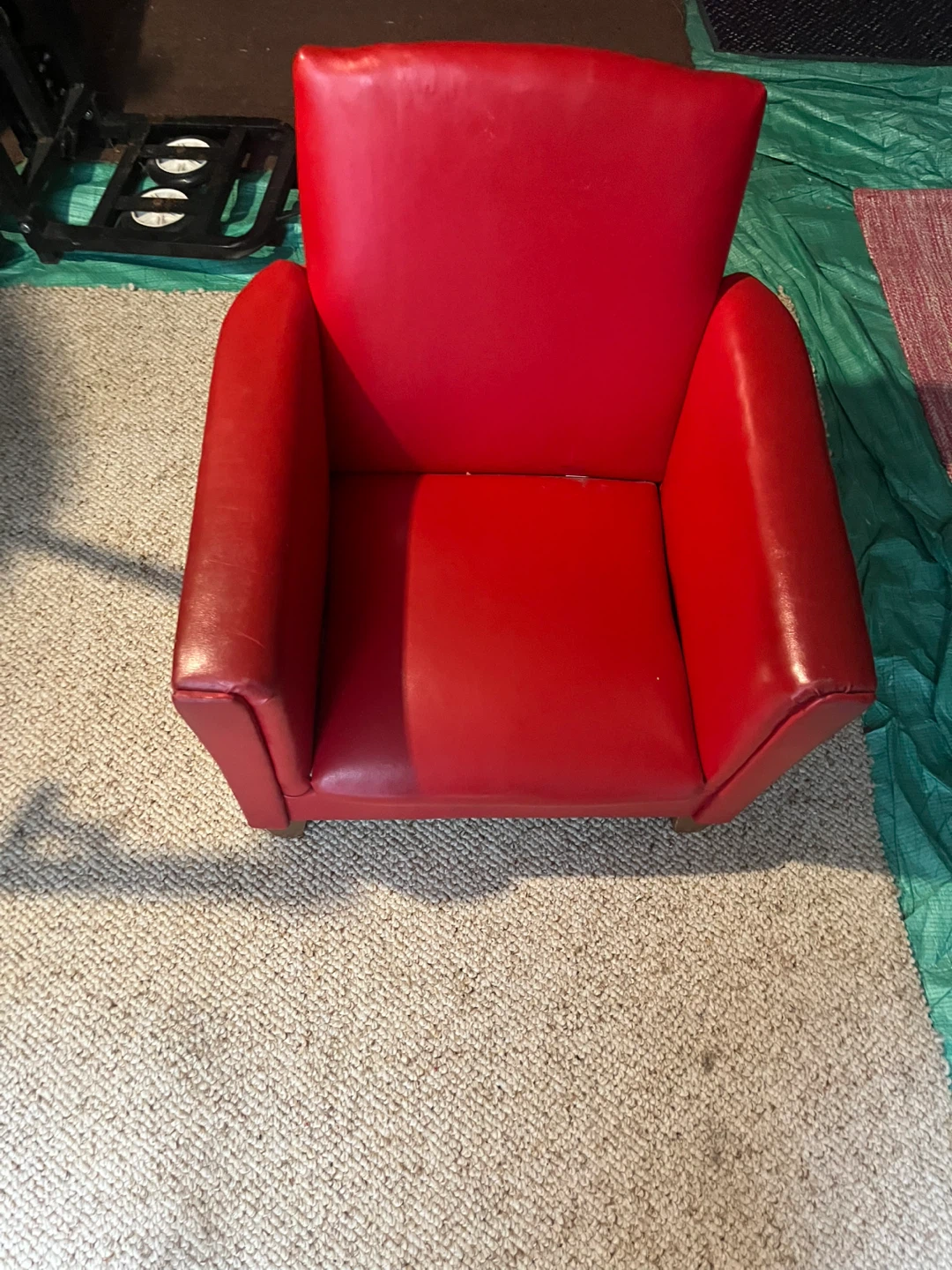 Red accent chair - photo 2