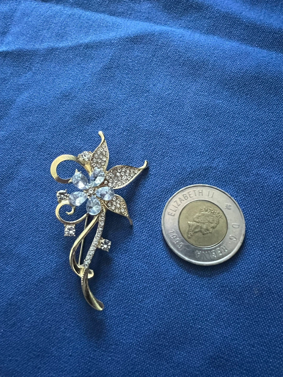 Gold-tone floral brooch with clear rhinestones - photo 2