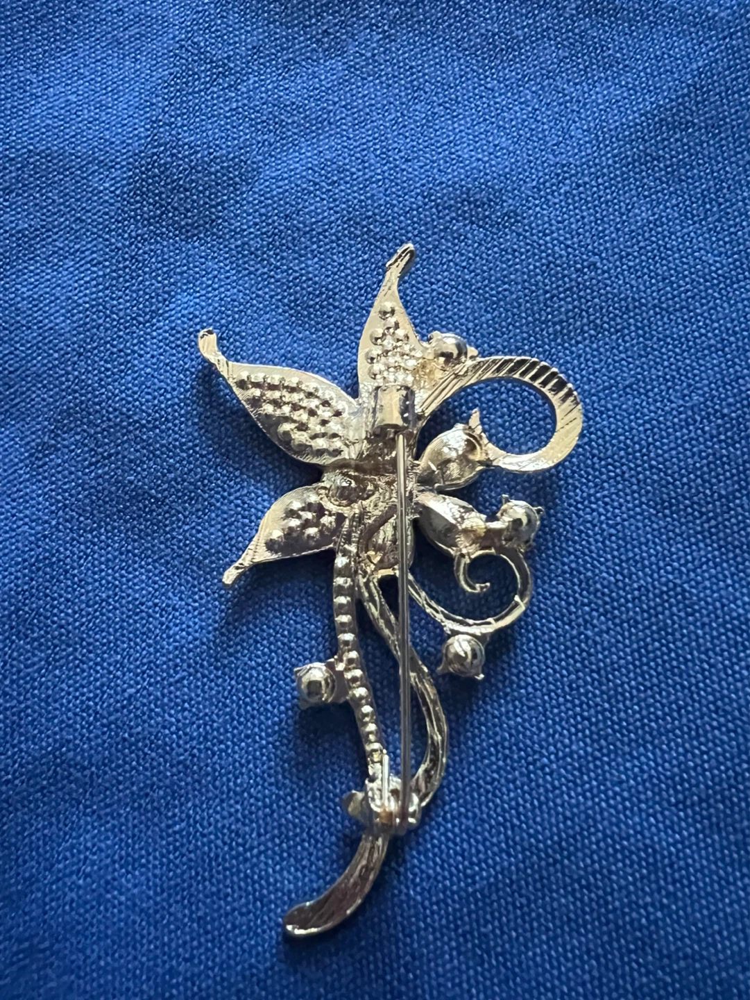 Gold-tone floral brooch with clear rhinestones - photo 3