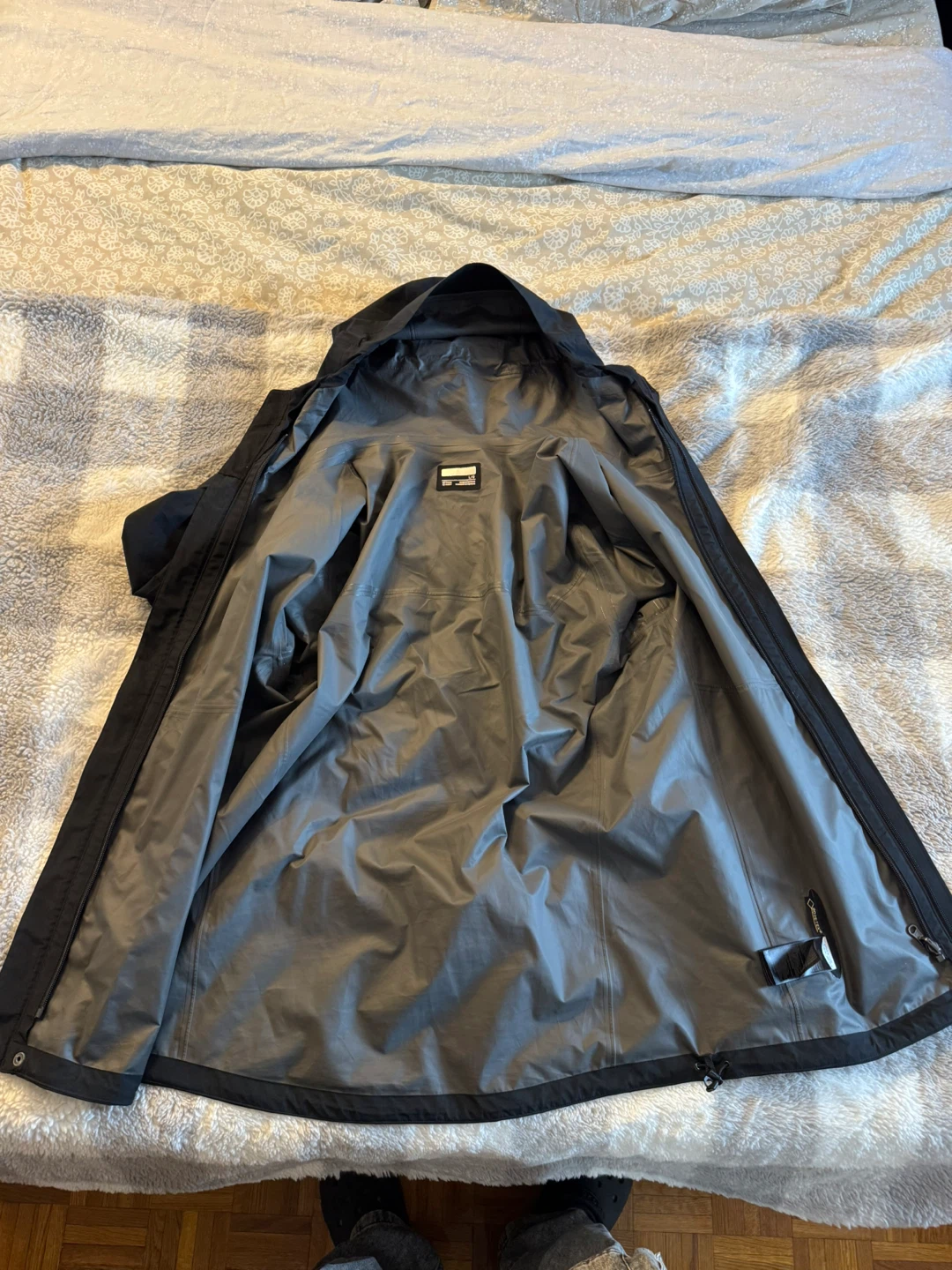 Marmot GORE-TEX Jacket (Men’s Large) - photo 3