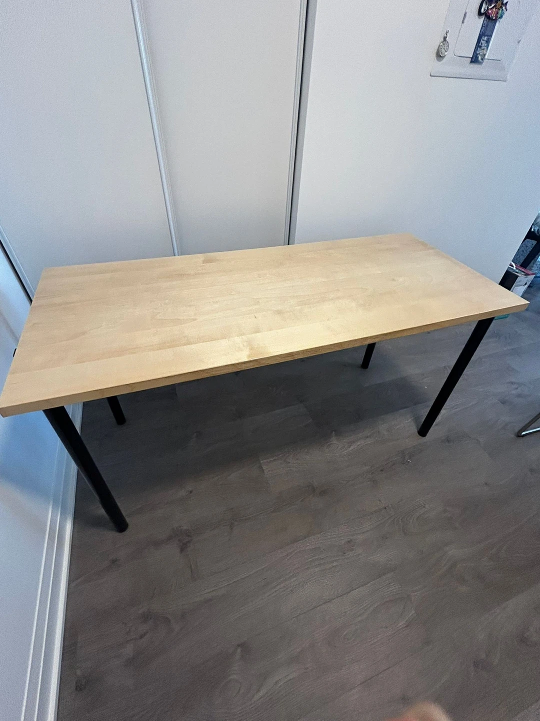 Wooden top table with black legs - photo 2