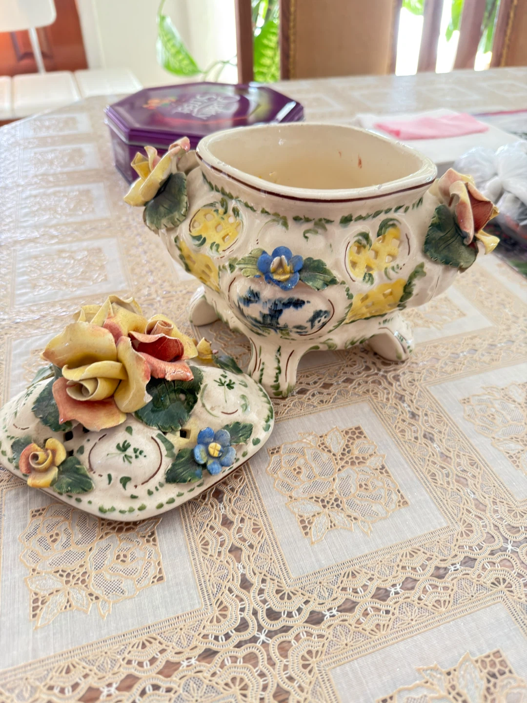 Vintage Ceramic Pot with Floral Lid - photo 3