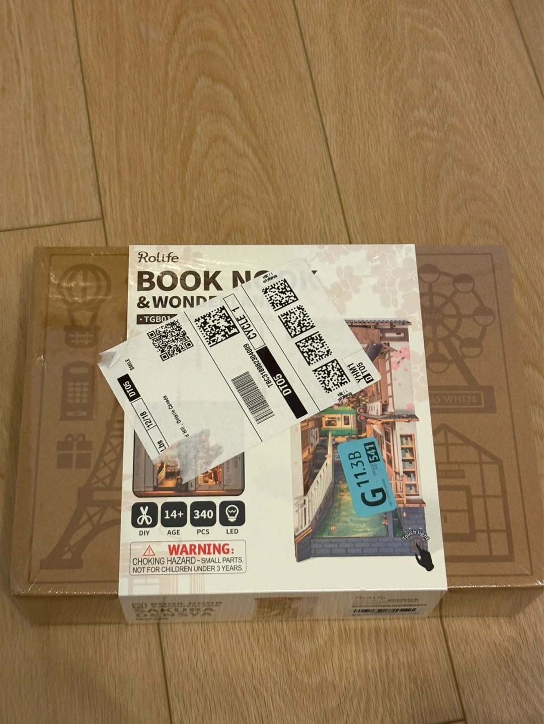 New sealed Rolife Sakura Densya Book Nook Kit - photo 3