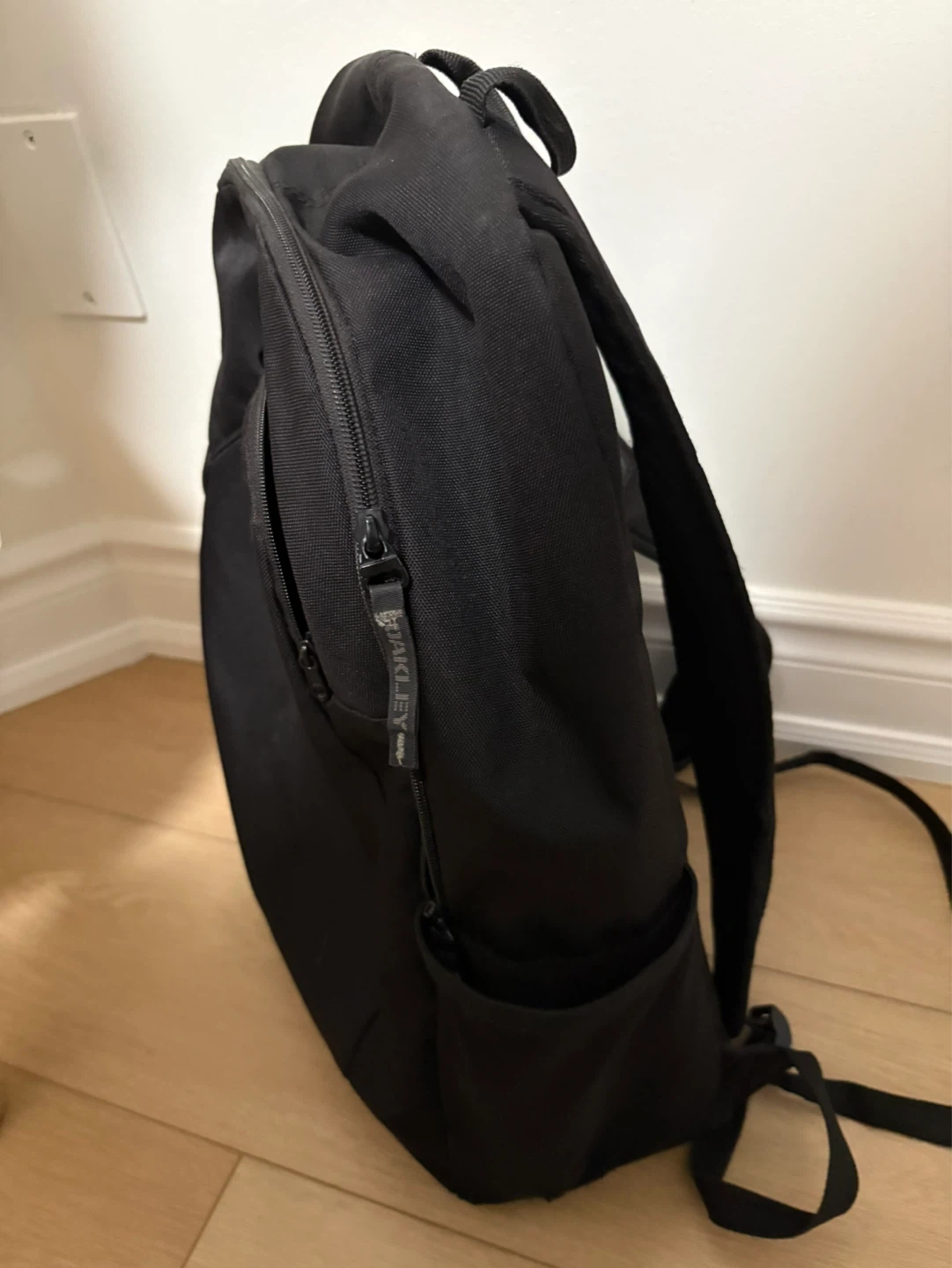 Used adult Oakley Black sleek Backpack - photo 2