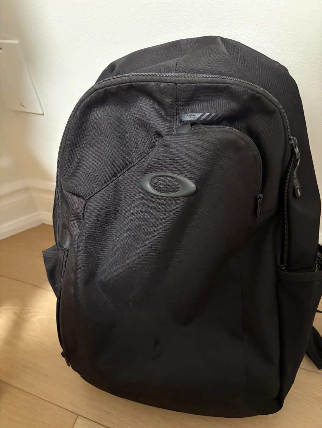 Used adult Oakley Black sleek Backpack