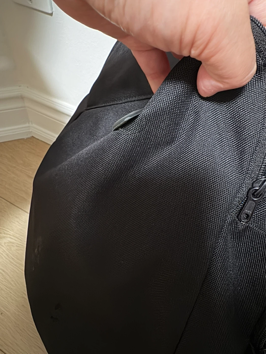 Used adult Oakley Black sleek Backpack - photo 4