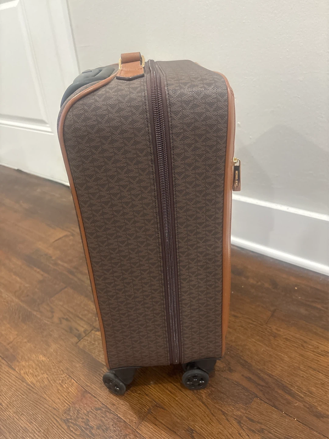 New Michael Kors Monogram Rolling Suitcase - photo 4