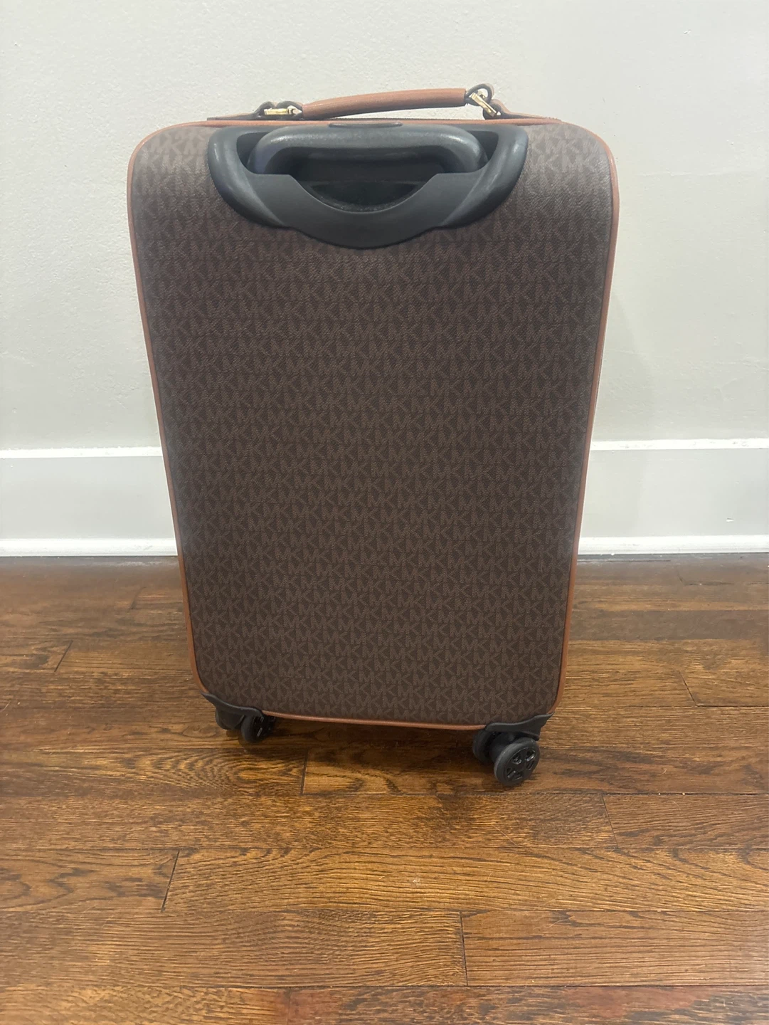 New Michael Kors Monogram Rolling Suitcase - photo 5