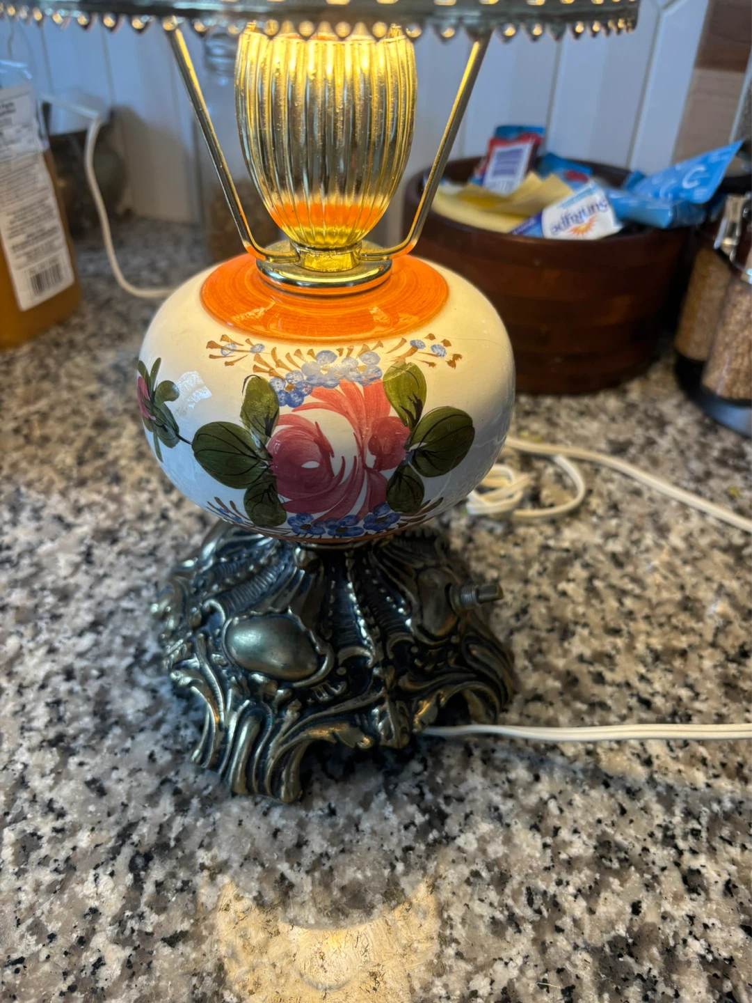 Vintage Ceramic Gone with the Wind style hurricane lamp - photo 2