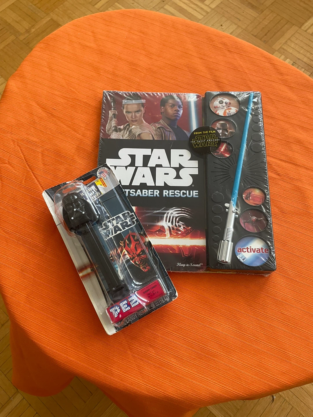 Star Wars Lightsaber Rescue Book with PEZ Dispenser