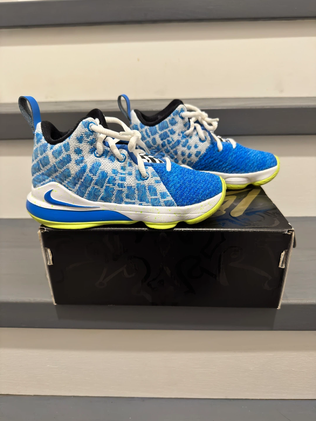 Lebron XVII size 11c kids runners shoes basketball - photo 3