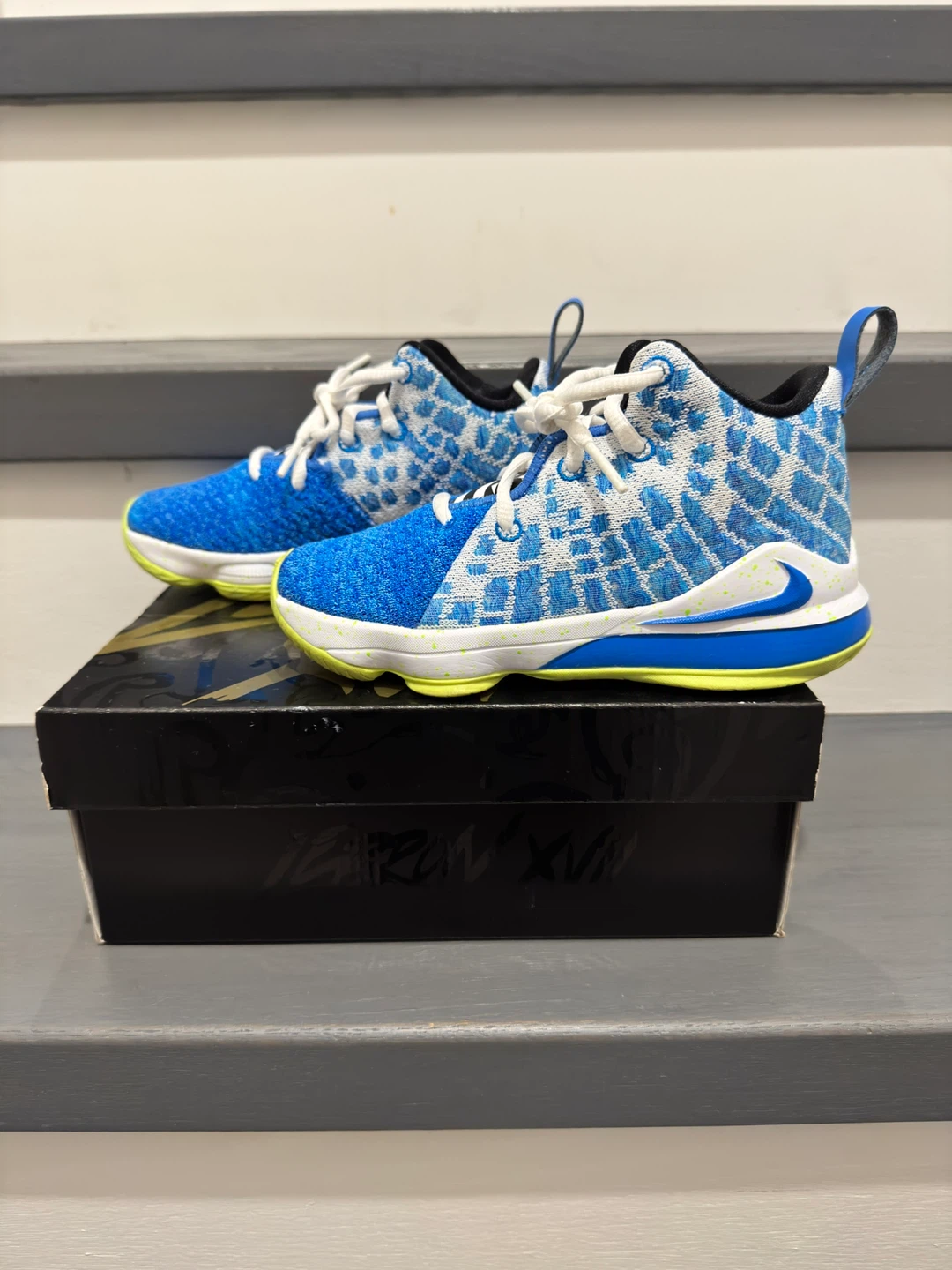 Lebron XVII size 11c kids runners shoes basketball - photo 5