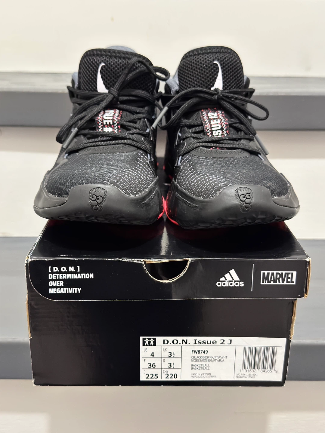 Adidas DON ISSUE 2J Venom runners shoes size 4