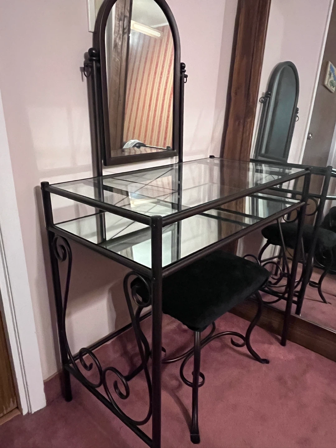 Beautiful Vanity with Matching Stool - photo 4