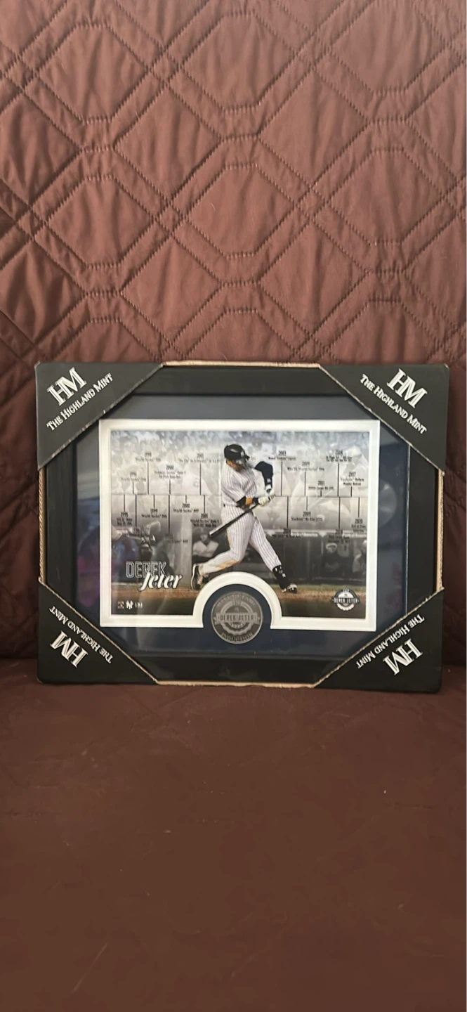 The Highland Mint Derek Jeter Baseball Display