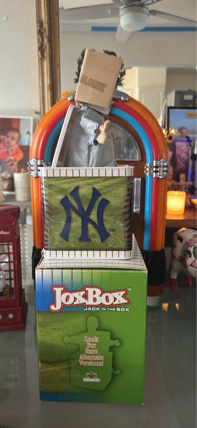 New York Yankees Jox Box Jack in the Box with Derek Jeter figure - photo 5