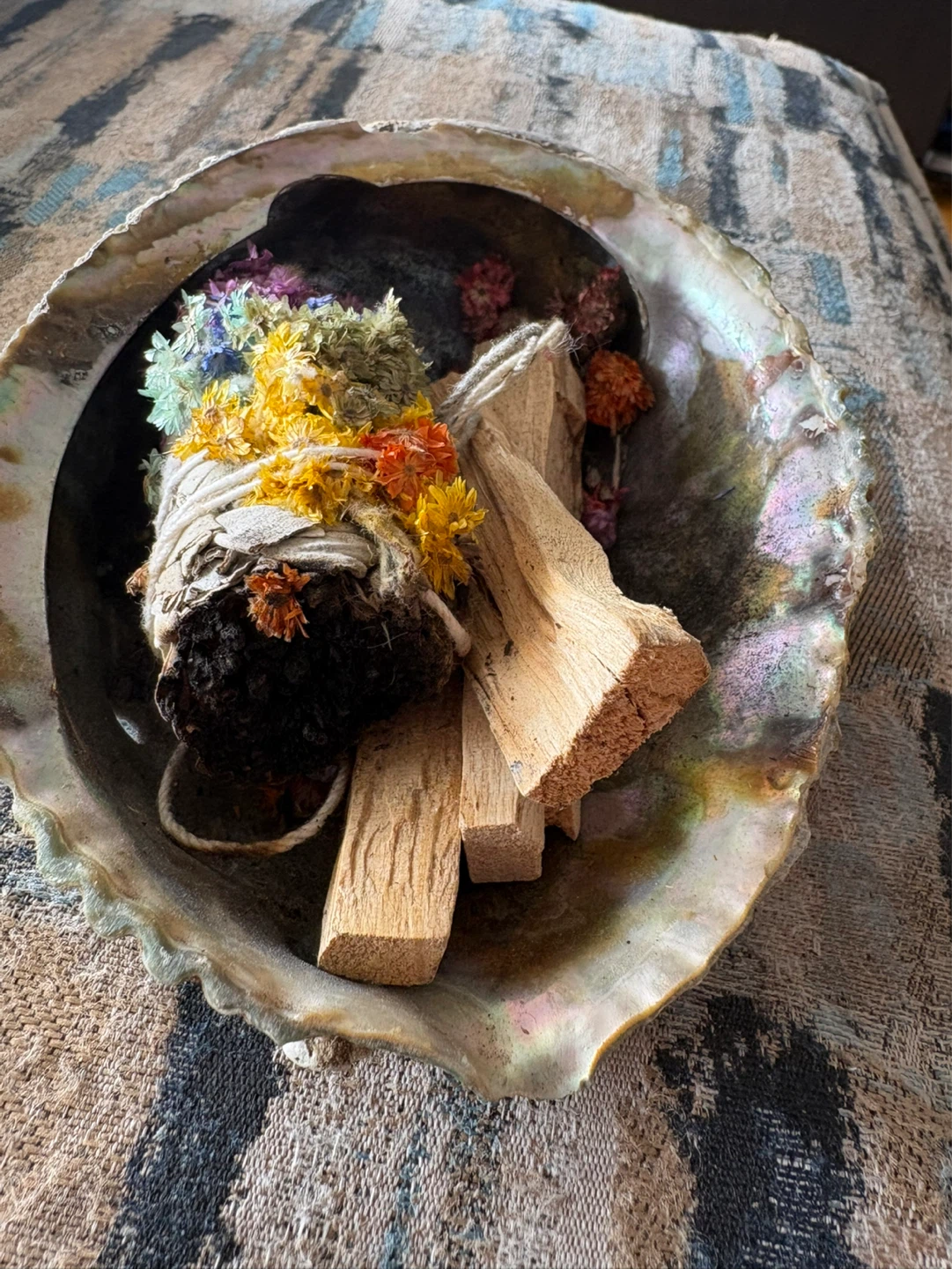 Palo Santo Smudge Kit in Shell - photo 2