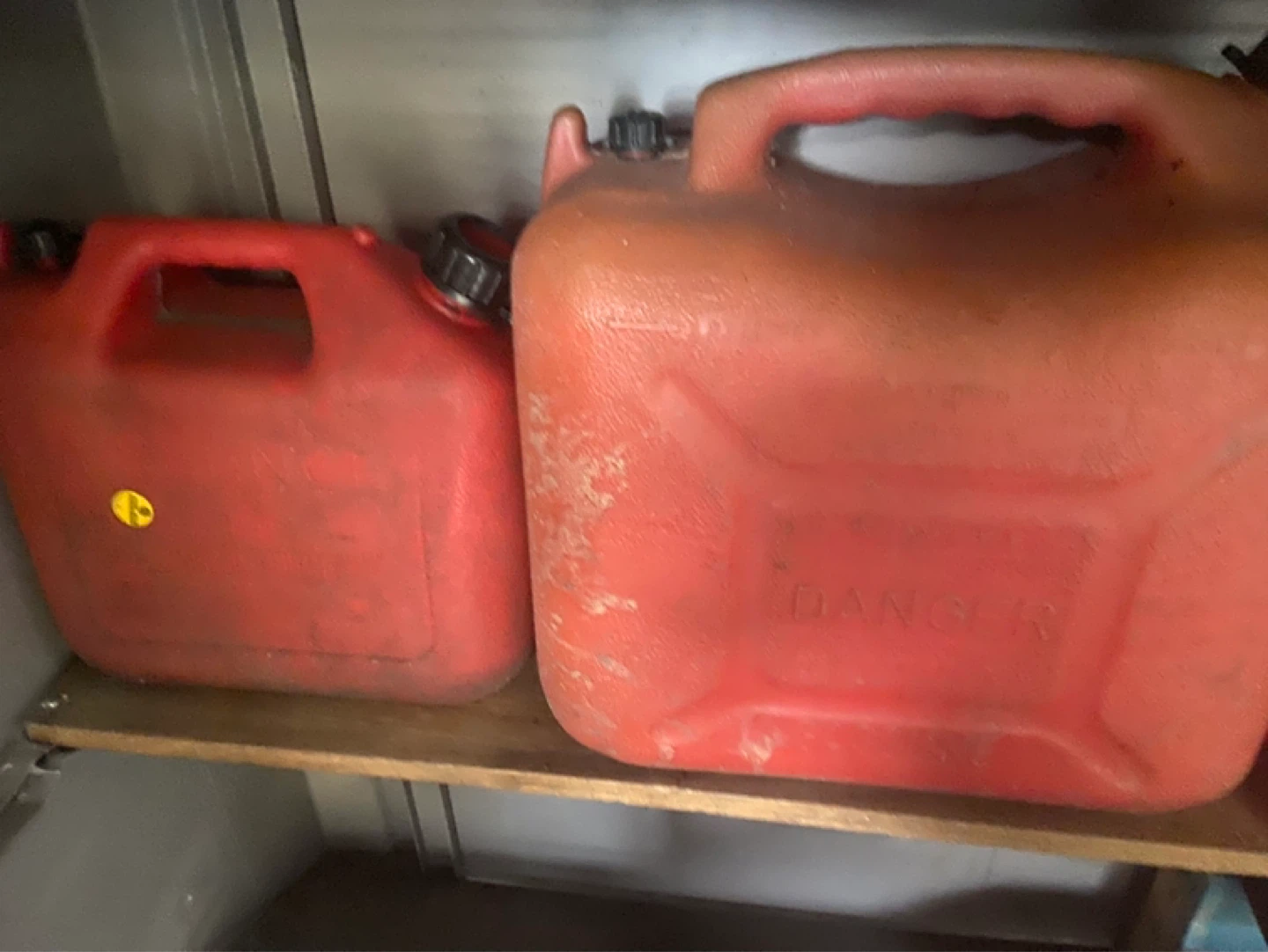 Gas cans all sizes - photo 3