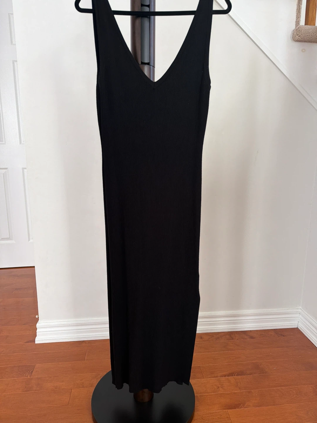 House of Harlow 1960 Black Ribbed V-Neck Maxi Dress - Size L