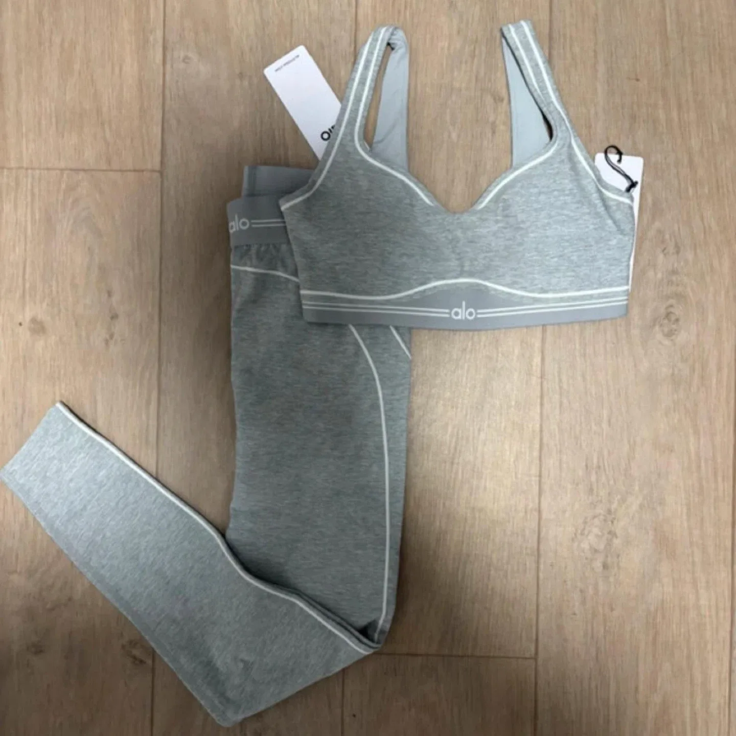 Alo Yoga Grey Set - photo 2