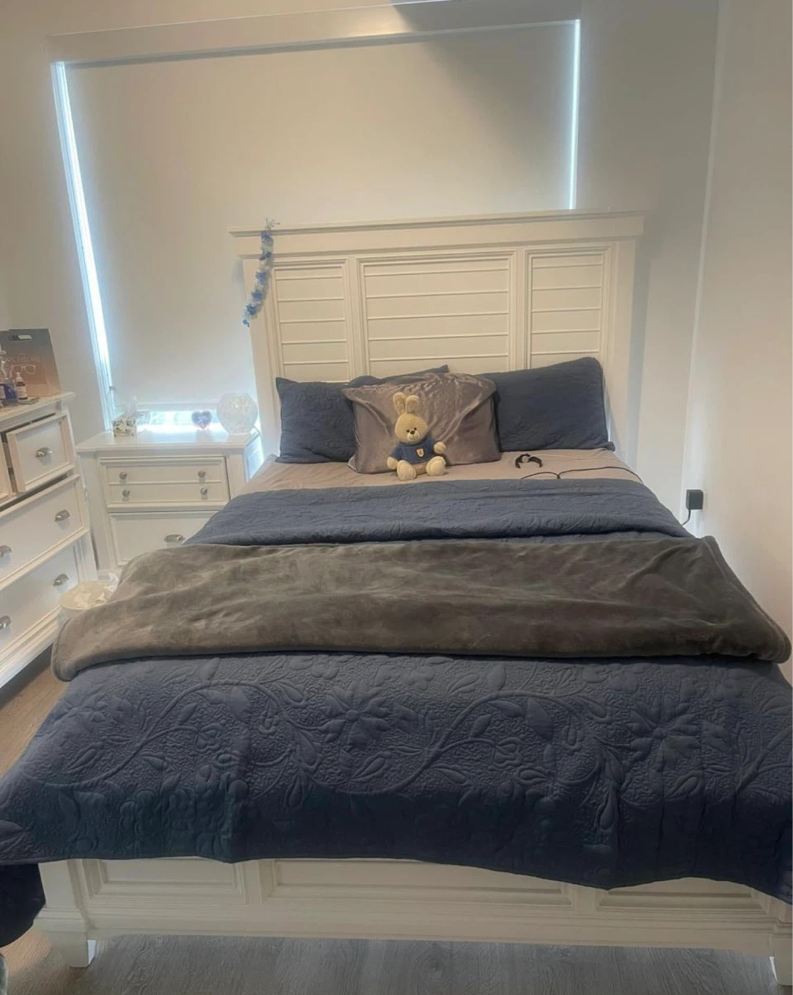 White Bedroom Set - Headboard, Dresser & Nightstand - photo 3