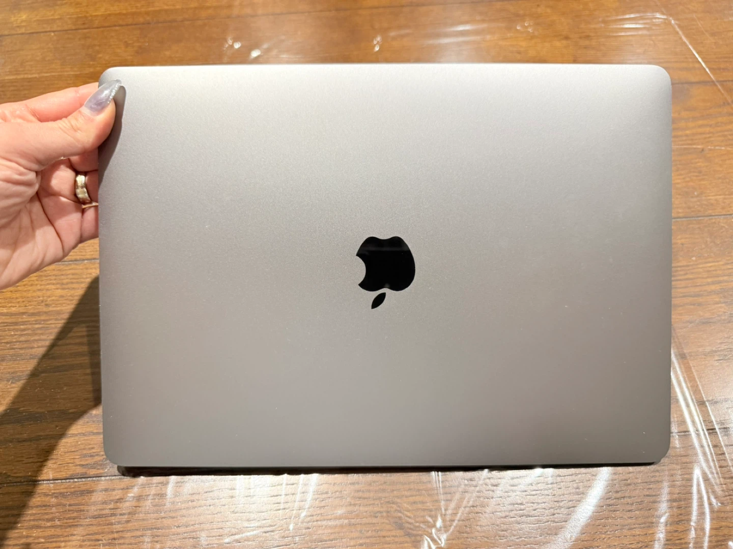 MacBook Air 13” (2020) – Intel i5, 8GB RAM, 256GB SSD