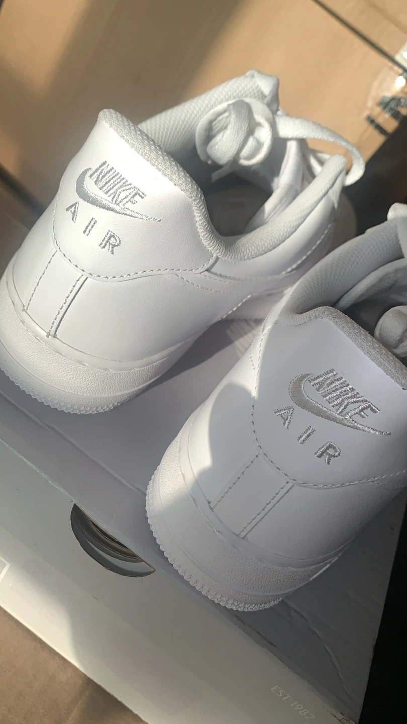 Nike Air Force 1 '07 Men's White Sneakers Size 10.5 - photo 4
