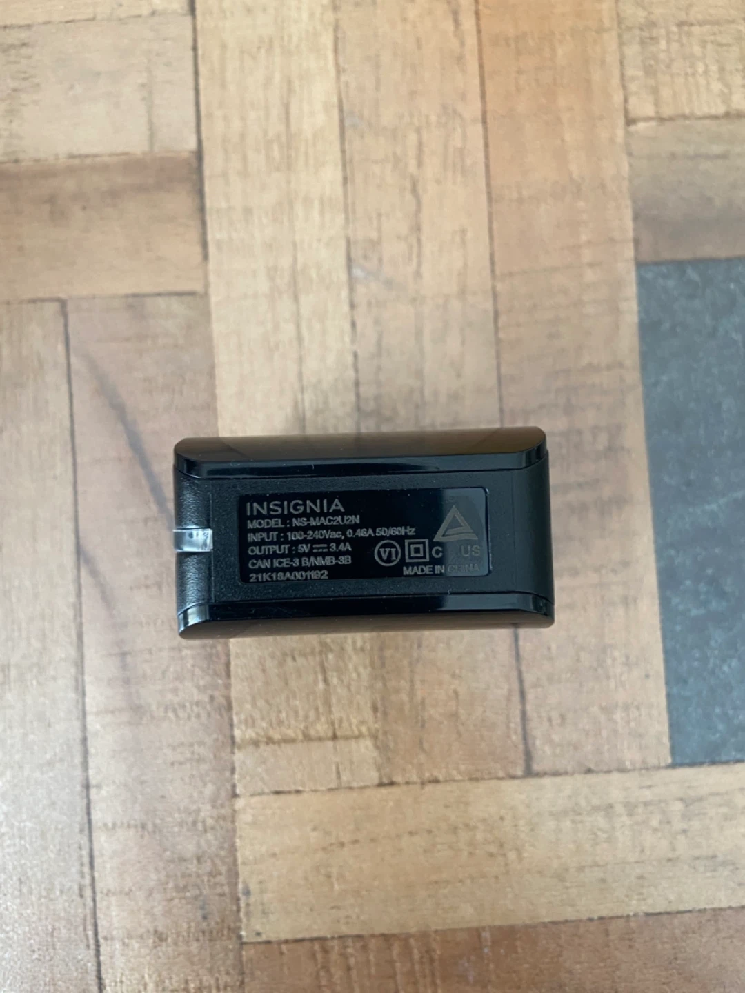 Insignia- 2-Port USB Wall Charger - photo 4