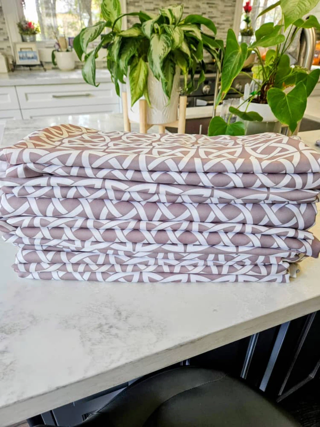 Set of 10. Around the Table 132" Round Tablecloth - photo 2