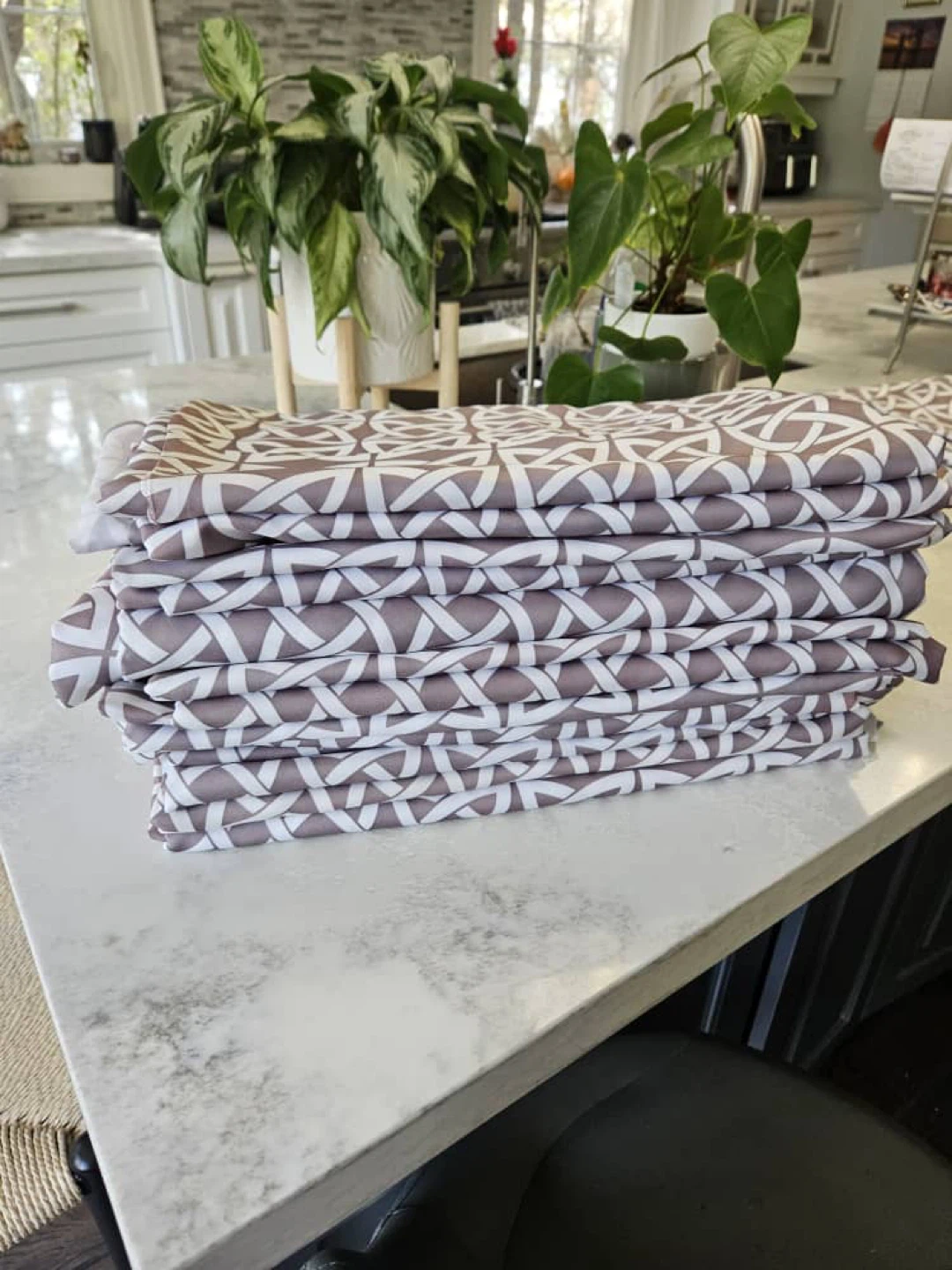 Set of 10. Around the Table 132" Round Tablecloth