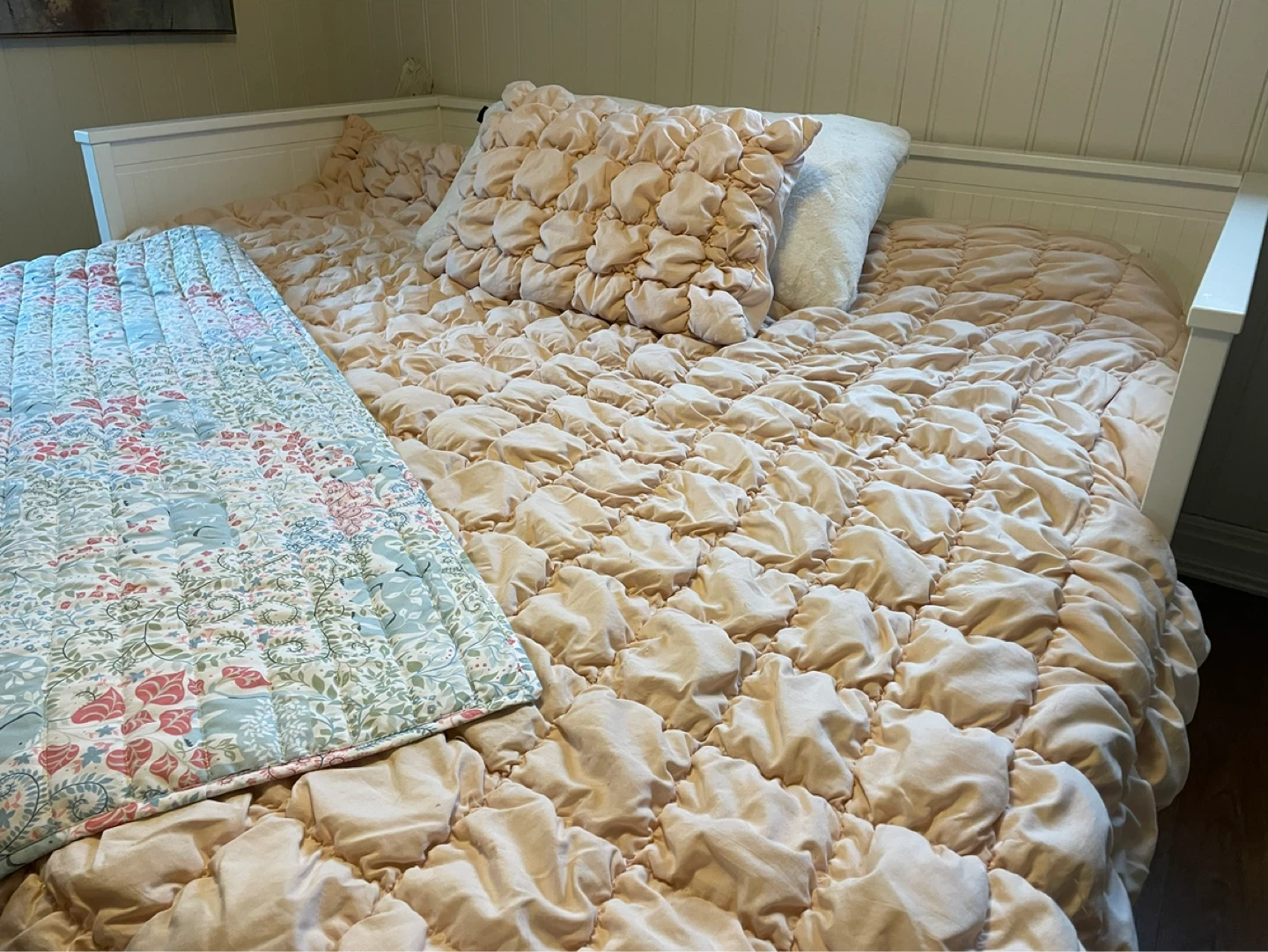 IKEA Hemnes daybed + 2 mattresses 550.00 (like new) - photo 2