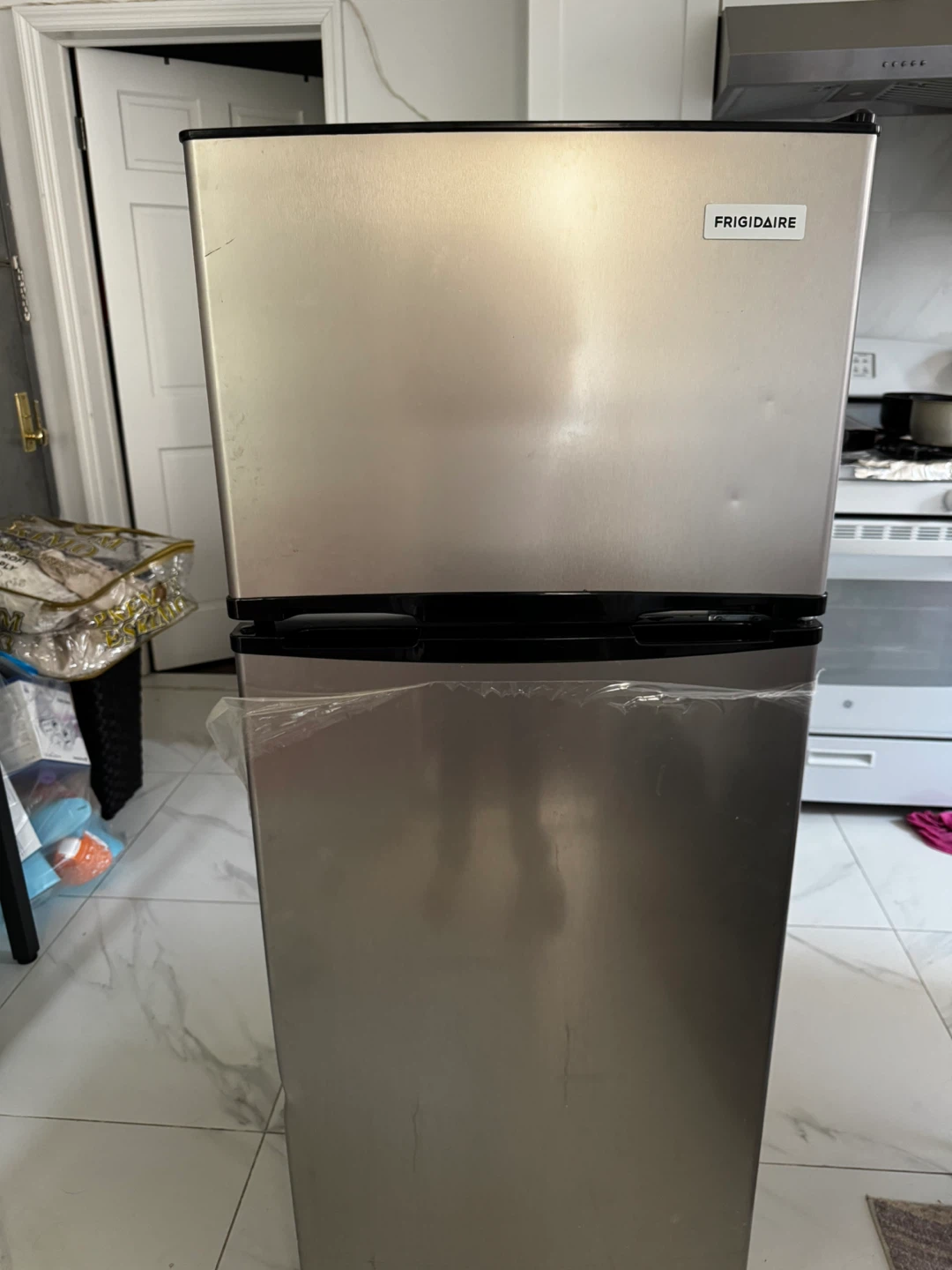 Frigidaire Stainless Steel Top Freezer Refrigerator - photo 5