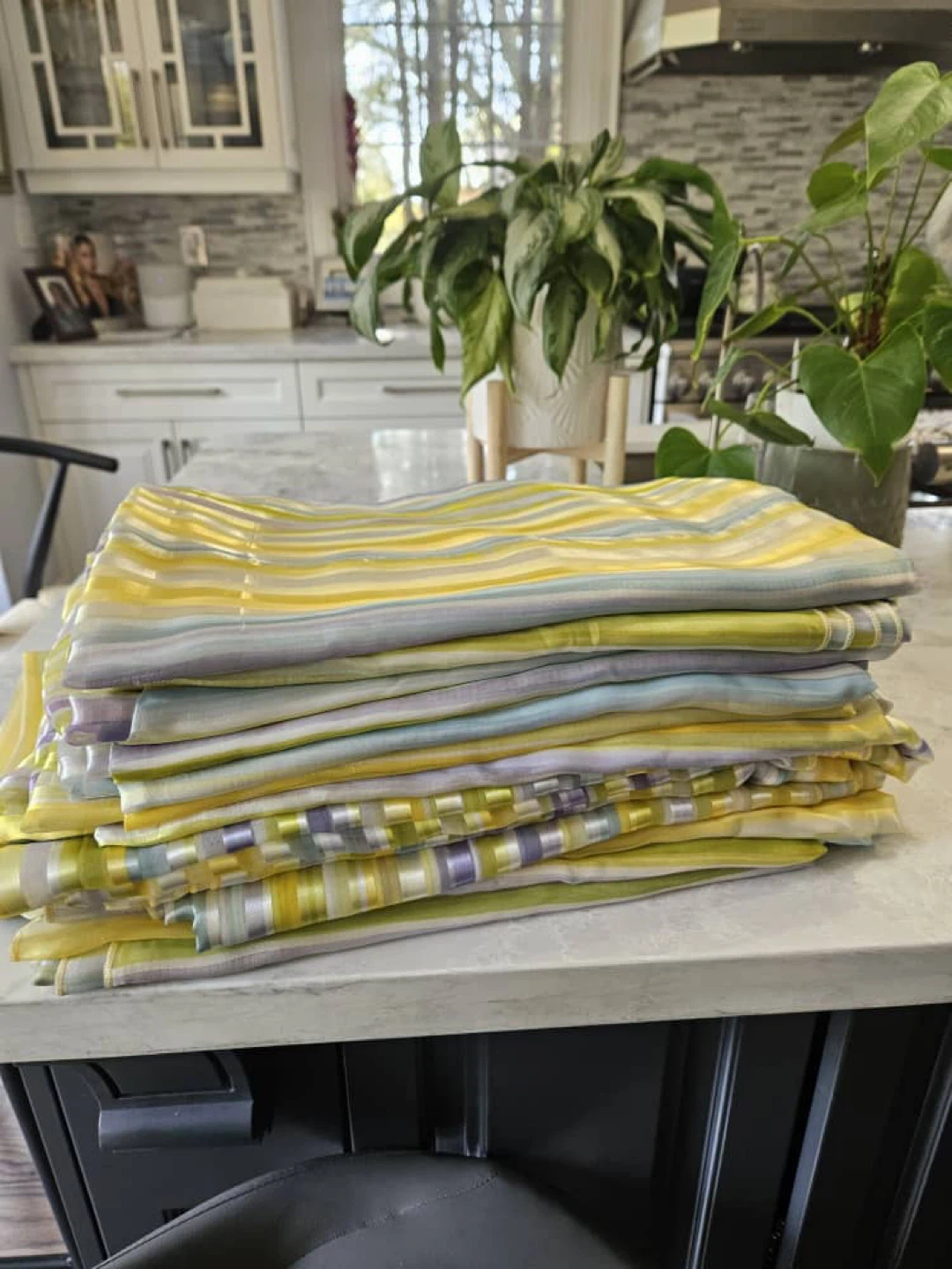Set of 10. Around The Table Tablecloth 64" X 64" - photo 2