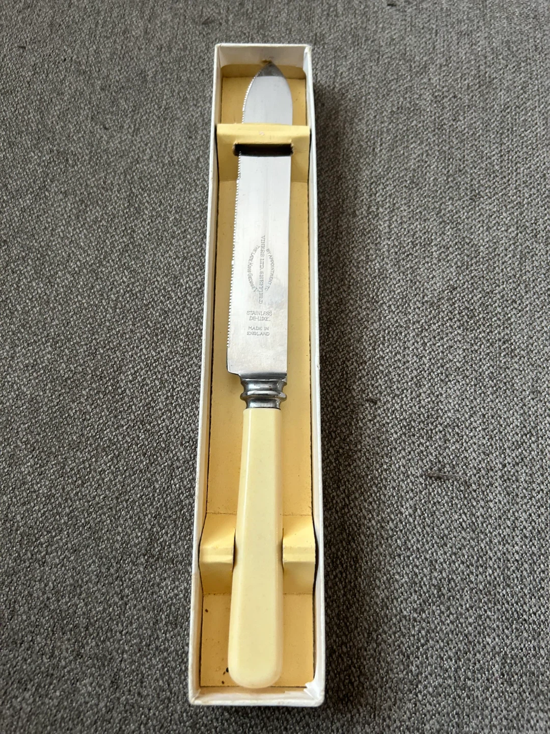 Viners Stainless De-Luxe Knife with Case