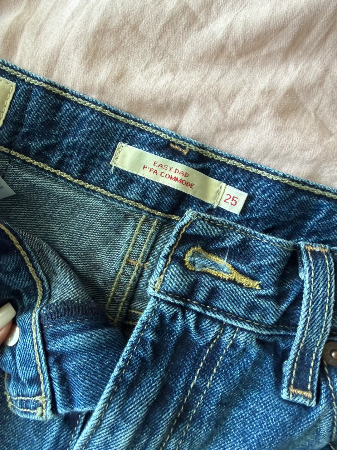 Aritzia X Levi's "Easy Dad" Jeans - Size 25 - photo 2