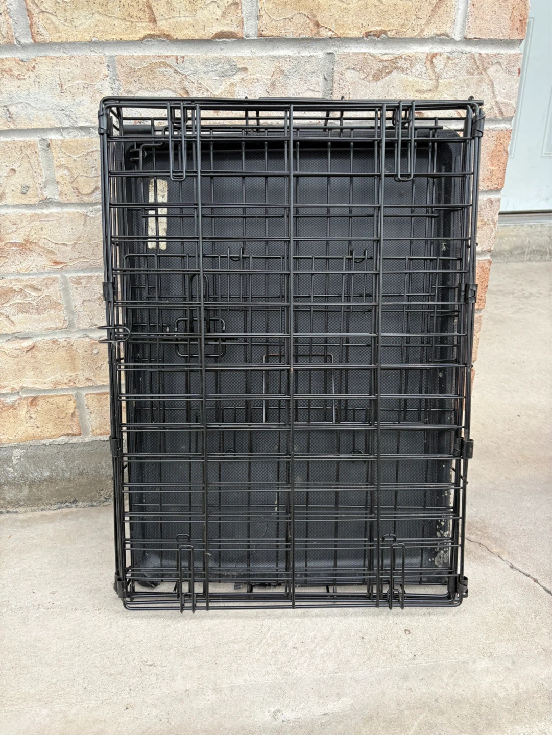 Black Wire Dog Crate with Plastic Tray