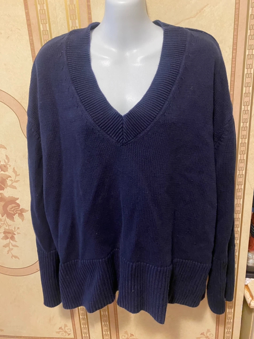 GAP V-neck Sweater - Navy Blue - photo 2
