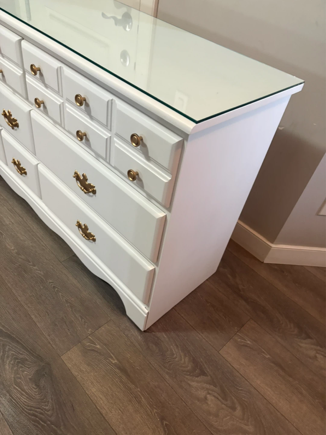 White 9-Drawer Dresser with Glass Top - photo 4