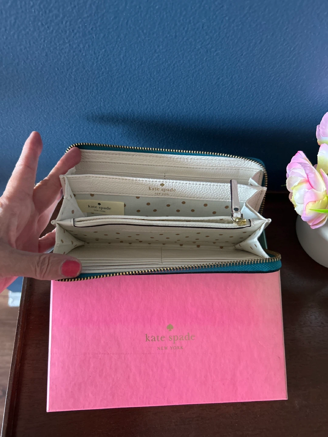 Kate Spade Zip Around Wallet - never used! In box. Teal - photo 2